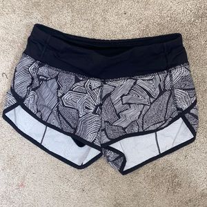Lululemon Size 2 black and white shorts 2”